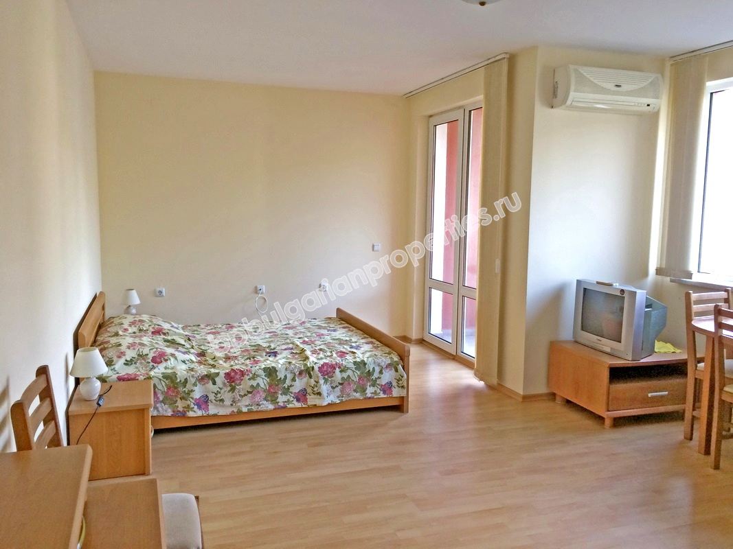 Меблированная студия на первой линии моря для продажи в курорте Святой Влас