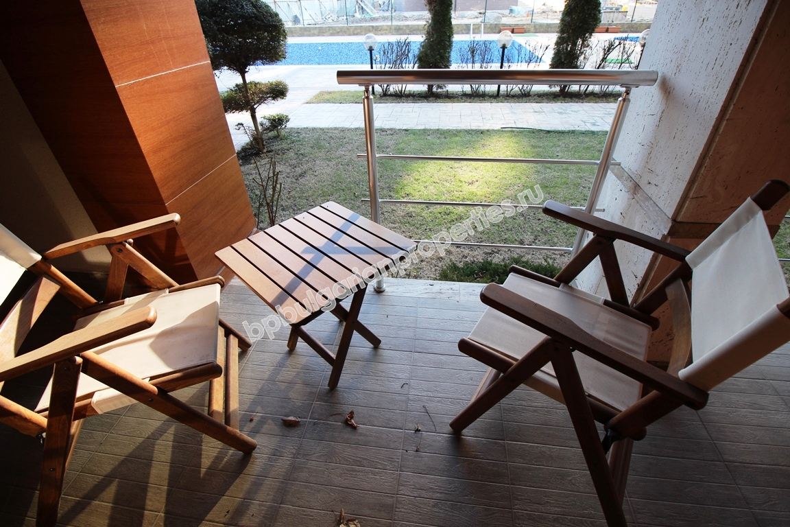 Двухкомнатная меблированная квартира на продажу на первой линии моря в городе Поморие