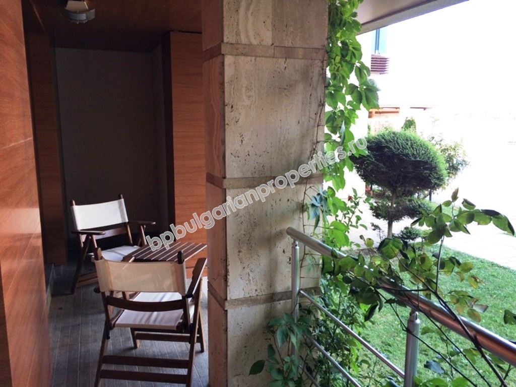 Двухкомнатная меблированная квартира на продажу на первой линии моря в городе Поморие