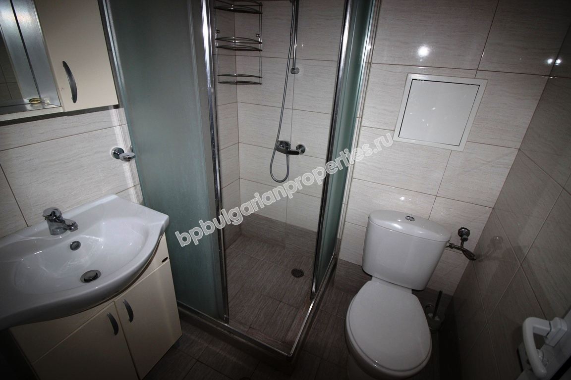 Двухкомнатная меблированная квартира на продажу на первой линии моря в городе Поморие