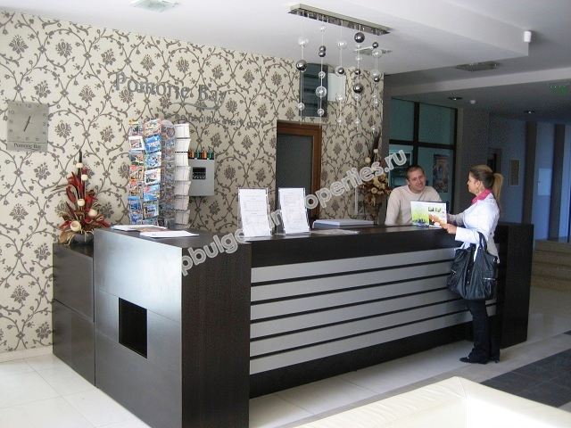 Двухкомнатная меблированная квартира на продажу на первой линии моря в городе Поморие