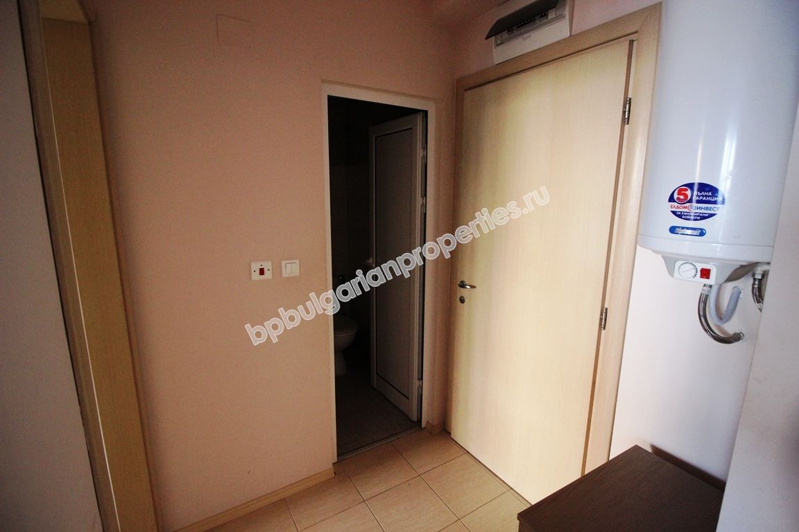 Двухкомнатная меблированная квартира на продажу на первой линии моря в городе Поморие