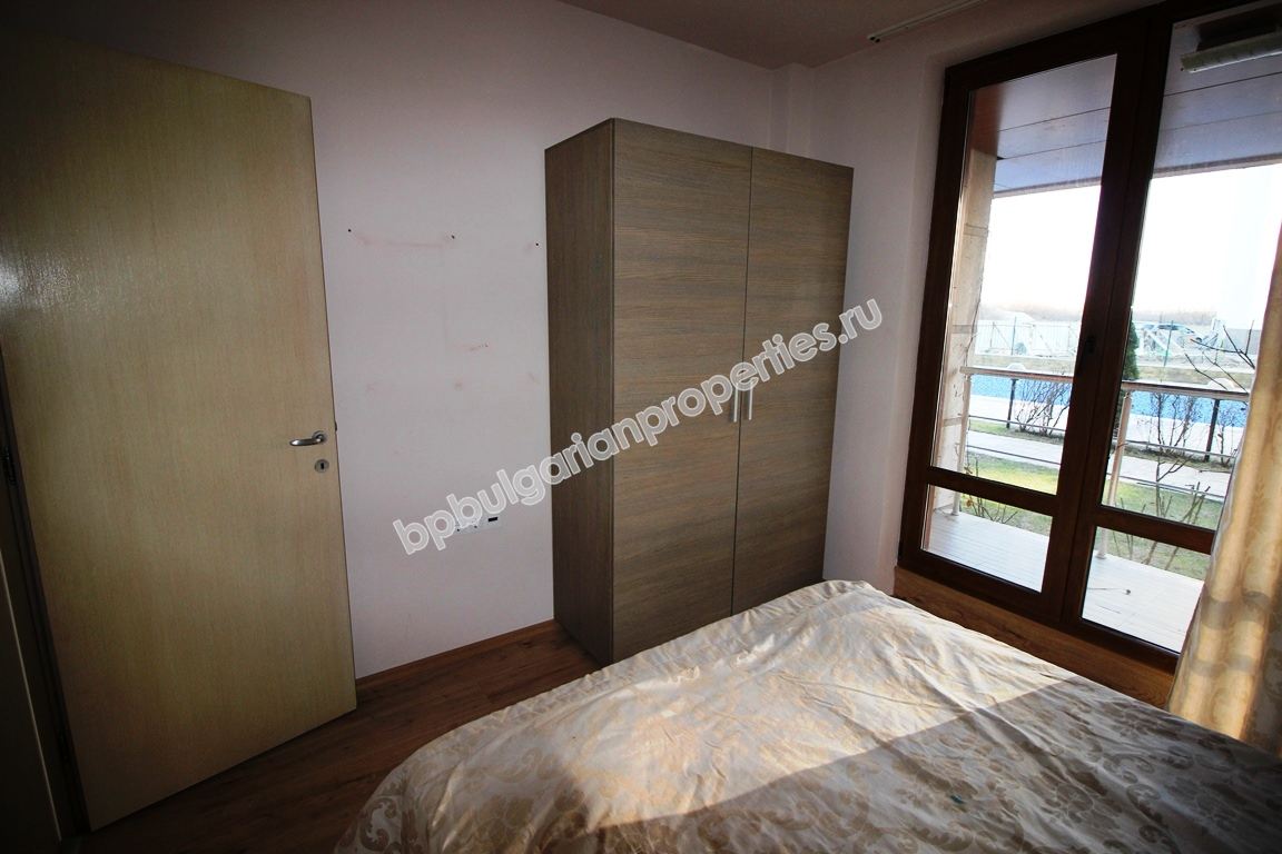 Двухкомнатная меблированная квартира на продажу на первой линии моря в городе Поморие