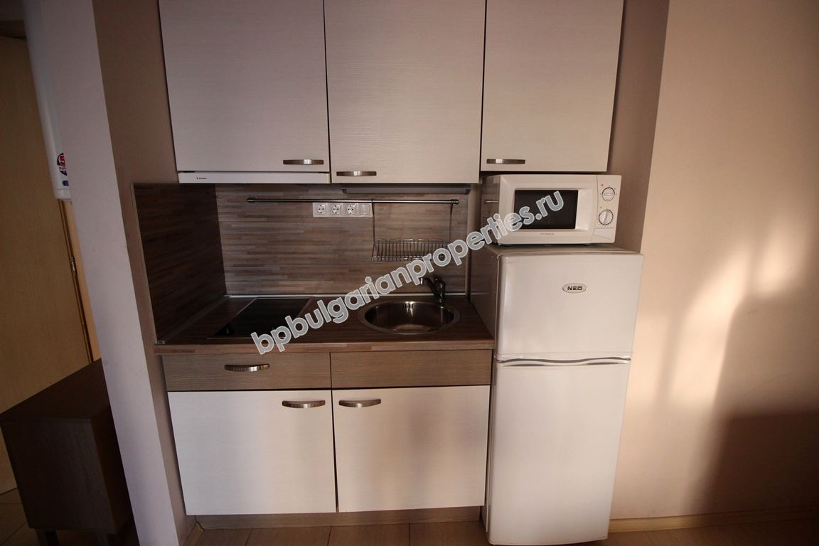 Двухкомнатная меблированная квартира на продажу на первой линии моря в городе Поморие