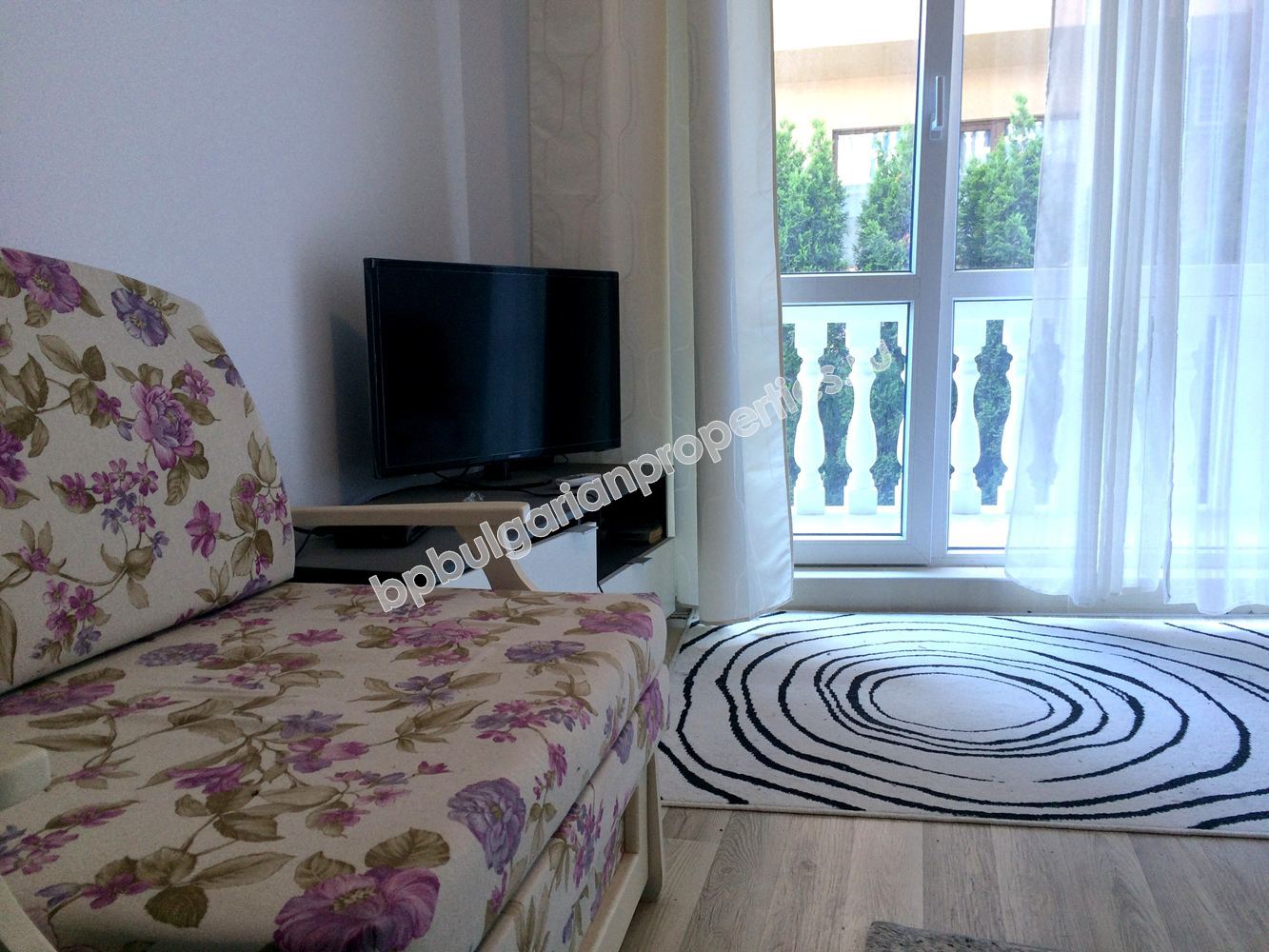 Меблированная студия на первой линии моря для продажи в городе Несебр