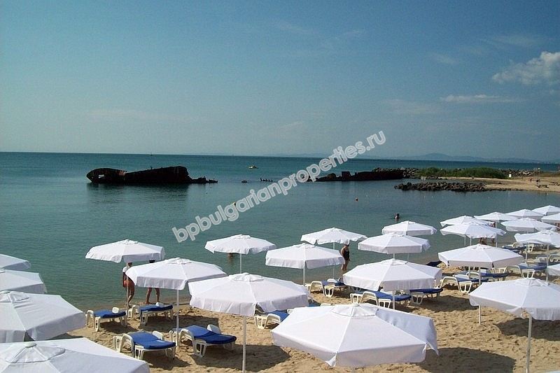 Меблированная студия на первой линии моря для продажи в городе Несебр