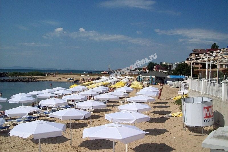 Меблированная студия на первой линии моря для продажи в городе Несебр