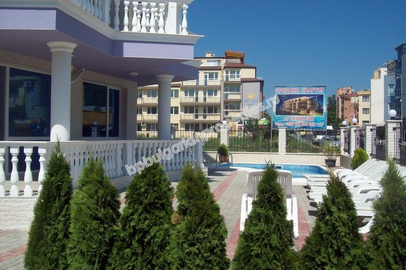 Меблированная студия на первой линии моря для продажи в городе Несебр