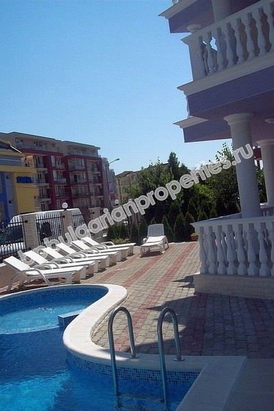 Меблированная студия на первой линии моря для продажи в городе Несебр