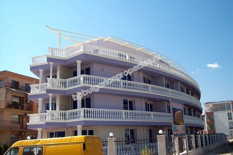 Меблированная студия на первой линии моря для продажи в городе Несебр