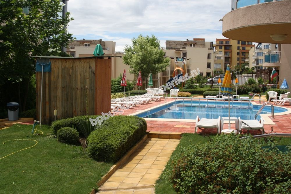 Меблированная двухкомнатная квартира на продажу близко к пляжу в курорте Святой Влас