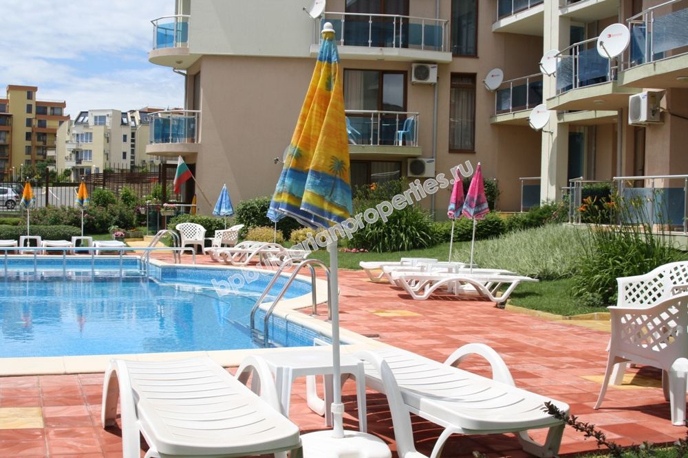 Меблированная двухкомнатная квартира на продажу близко к пляжу в курорте Святой Влас