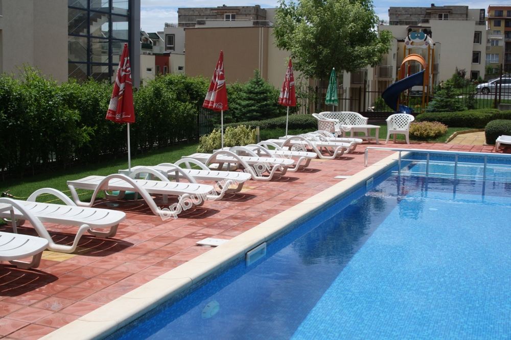 Меблированная двухкомнатная квартира на продажу близко к пляжу в курорте Святой Влас