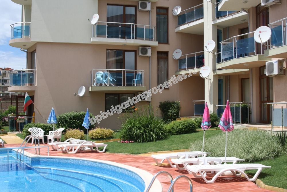 Меблированная двухкомнатная квартира на продажу близко к пляжу в курорте Святой Влас