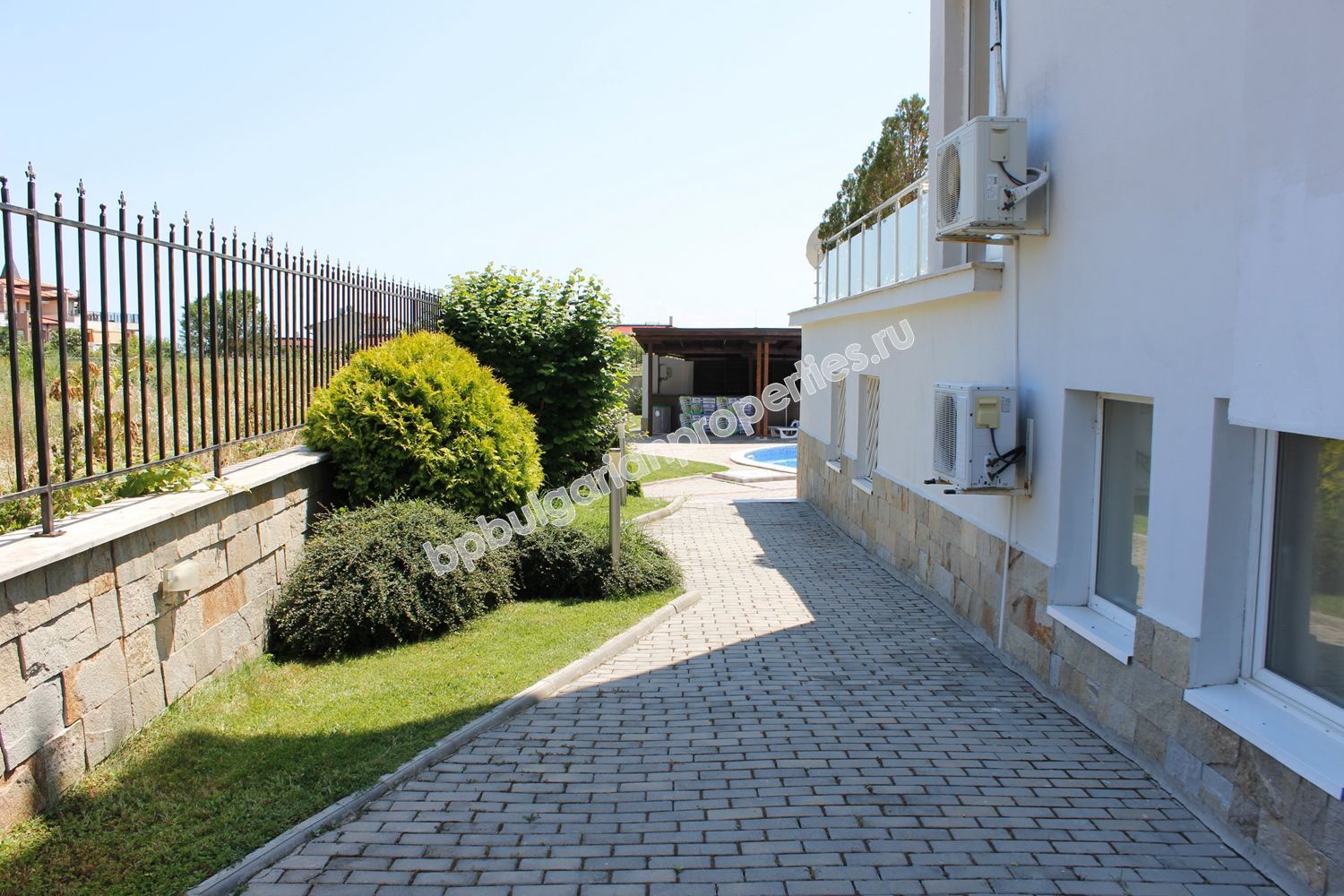 Меблированная студия для продажи в красивом комплексе в курорте Свети Влас