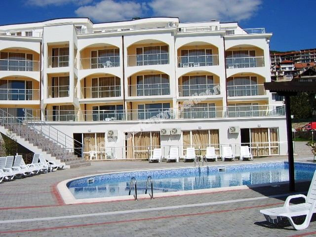 Меблированная студия для продажи в красивом комплексе в курорте Свети Влас