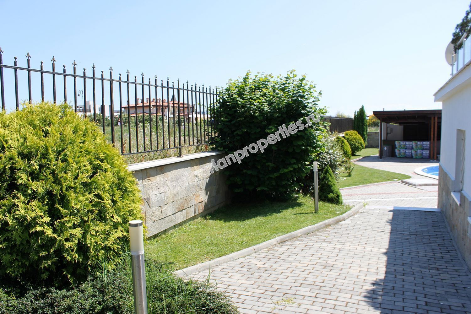 Меблированная студия для продажи в красивом комплексе в курорте Свети Влас