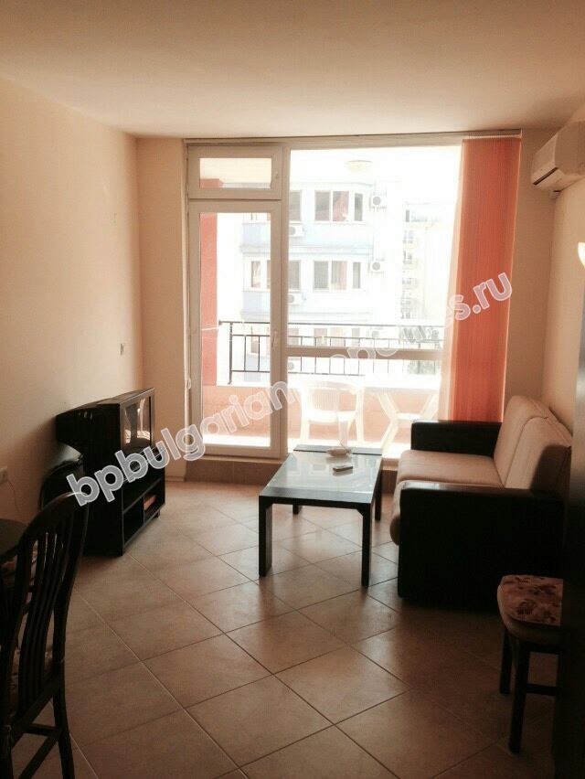 Меблированная просторная студия на продажу в курорте Солнечный Берег