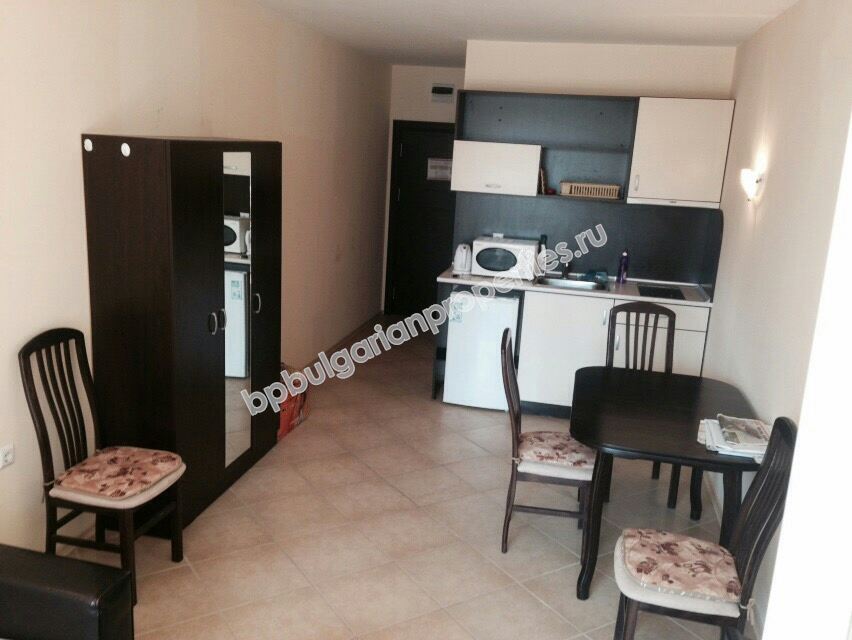 Меблированная просторная студия на продажу в курорте Солнечный Берег