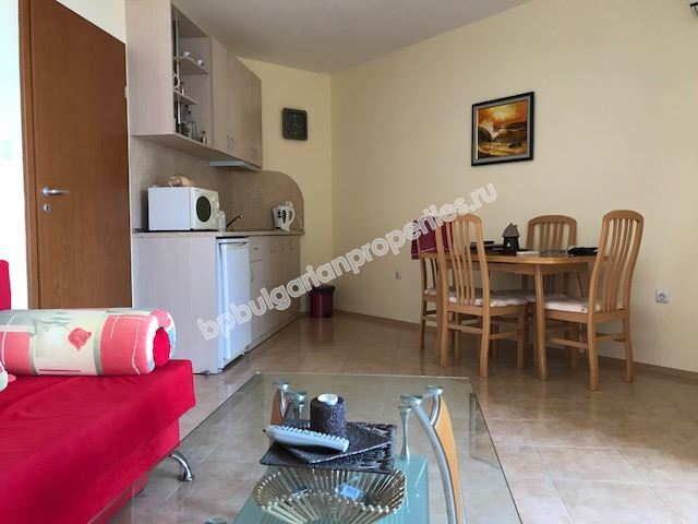 Меблированная двухкомнатная квартира на продажу недалеко от пляжа в курорте Солнечный берег