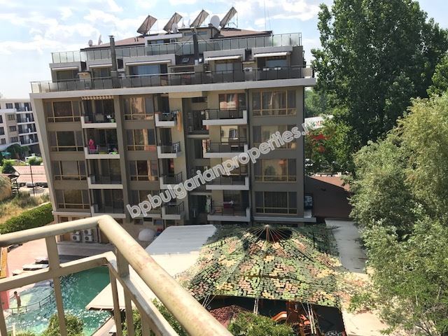 Меблированная двухкомнатная квартира на продажу недалеко от пляжа в курорте Солнечный берег