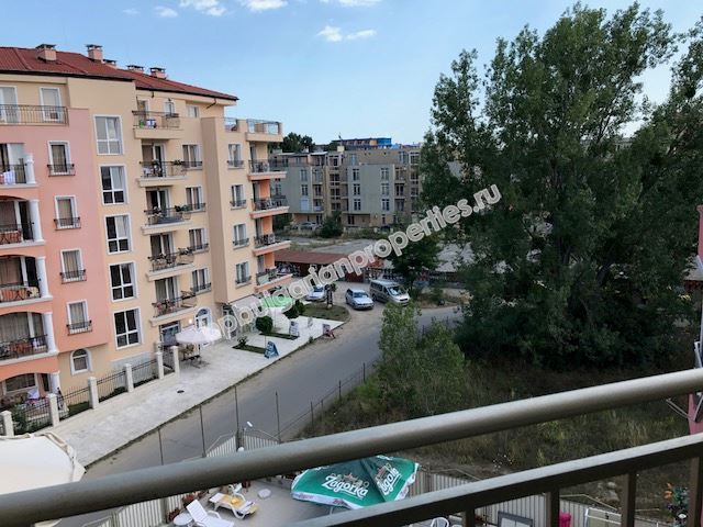 Меблированная двухкомнатная квартира на продажу недалеко от пляжа в курорте Солнечный берег