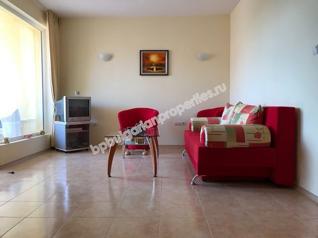 Меблированная двухкомнатная квартира на продажу недалеко от пляжа в курорте Солнечный берег
