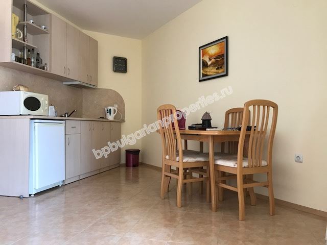 Меблированная двухкомнатная квартира на продажу недалеко от пляжа в курорте Солнечный берег