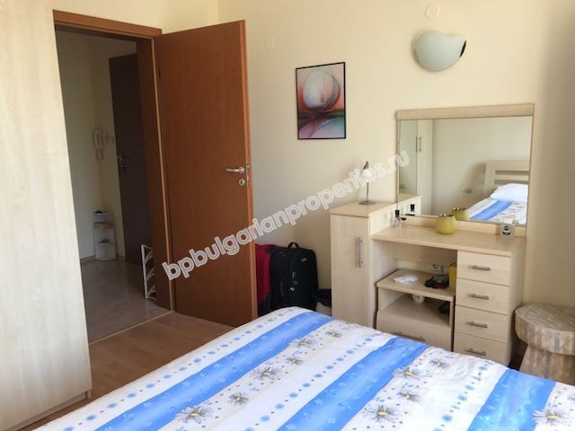 Меблированная двухкомнатная квартира на продажу недалеко от пляжа в курорте Солнечный берег