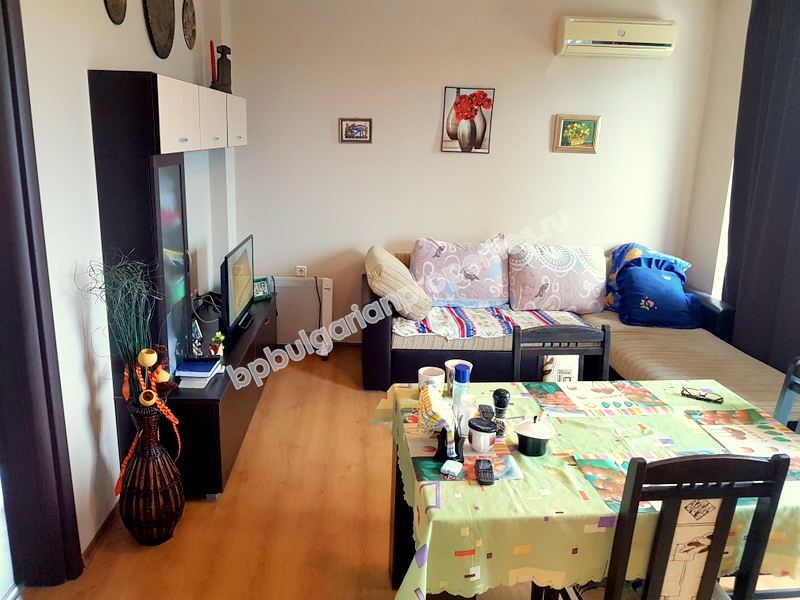 Меблированная двухкомнатная квартира на продажу вблизи пляжа в курорте Солнечный Берег