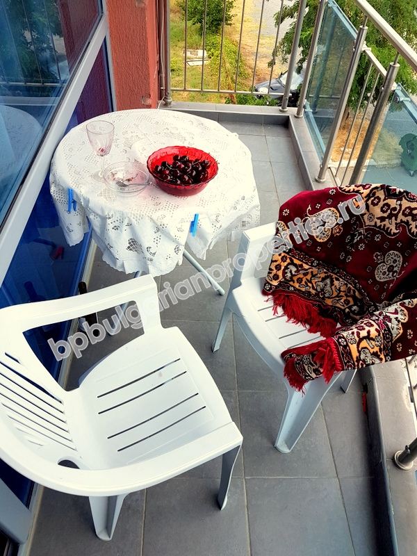 Меблированная двухкомнатная квартира на продажу вблизи пляжа в курорте Солнечный Берег