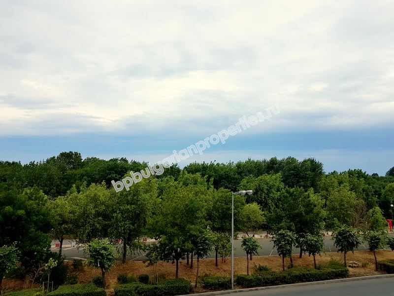 Меблированная двухкомнатная квартира на продажу вблизи пляжа в курорте Солнечный Берег