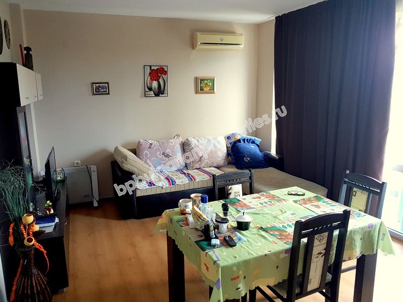 Меблированная двухкомнатная квартира на продажу вблизи пляжа в курорте Солнечный Берег