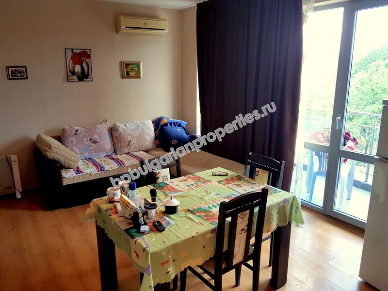 Меблированная двухкомнатная квартира на продажу вблизи пляжа в курорте Солнечный Берег