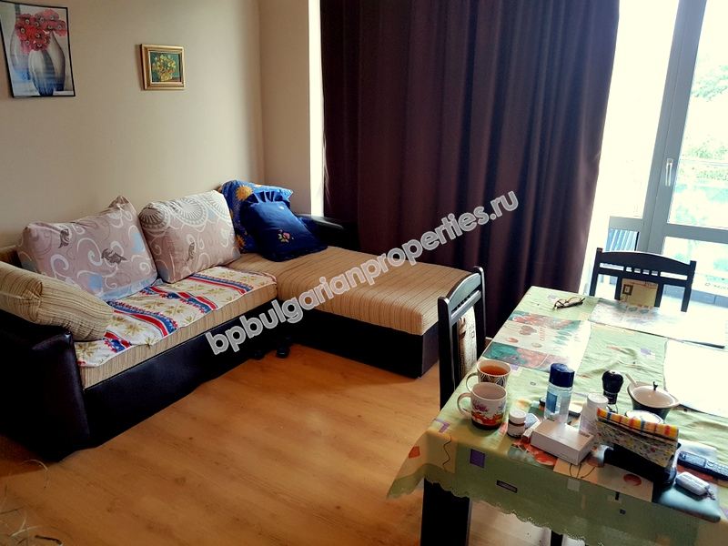 Меблированная двухкомнатная квартира на продажу вблизи пляжа в курорте Солнечный Берег