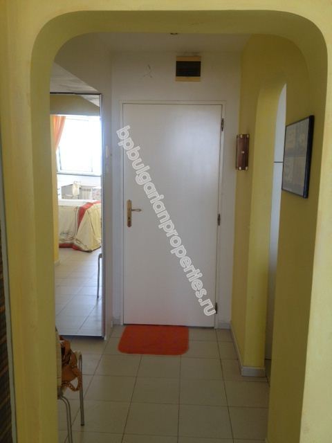 Двухкомнатная меблированная квартира на продажу в жилом районе города Бургас - Лазур