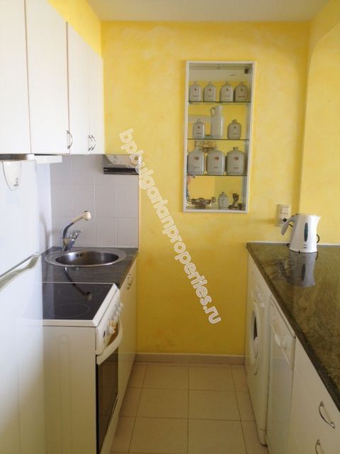 Двухкомнатная меблированная квартира на продажу в жилом районе города Бургас - Лазур