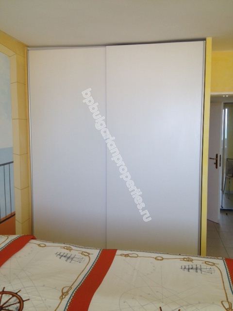 Двухкомнатная меблированная квартира на продажу в жилом районе города Бургас - Лазур