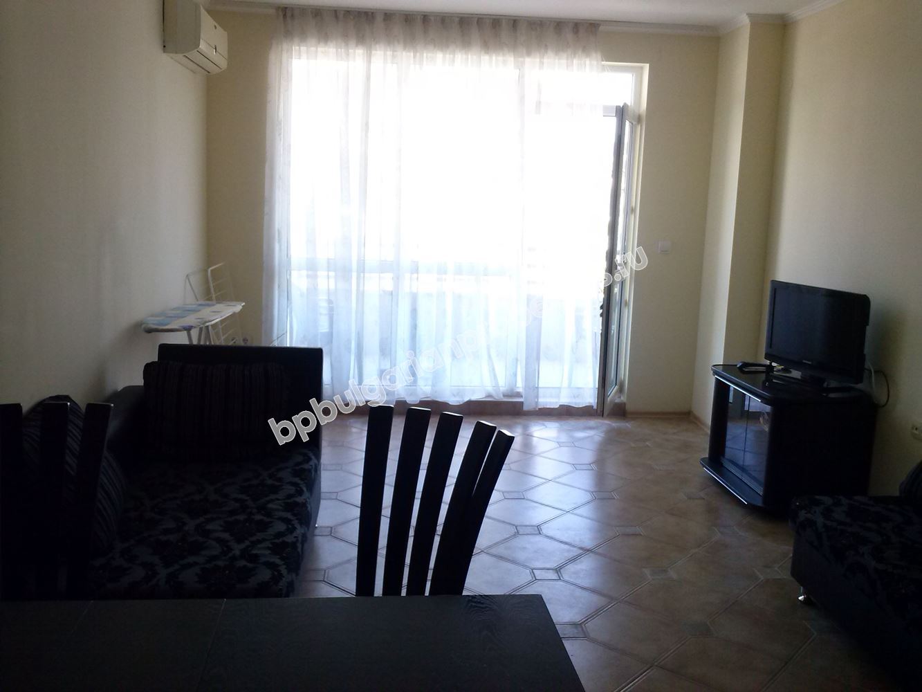 Мелированные вторичные апартаменты-люкс в центре Солнечного Берега