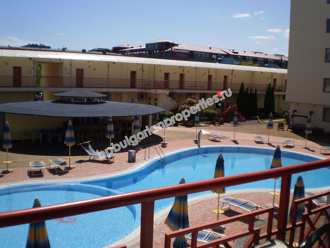 Меблированная студия в закрытом комплексе в центре Солнечного Берега