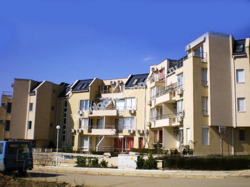 Меблированная двухкомнатная квартира близко к морю на продажу в курорте Святой Влас