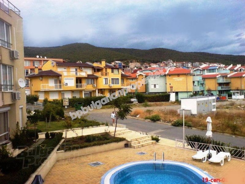 Меблированная двухкомнатная квартира близко к морю на продажу в курорте Святой Влас