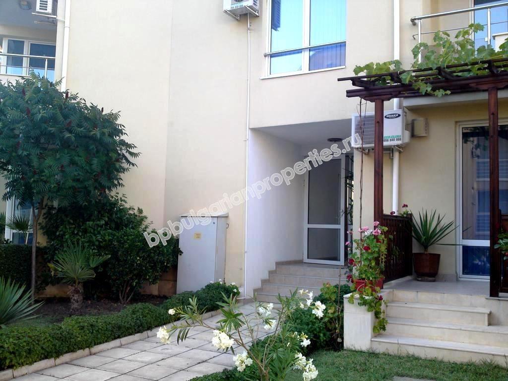 Меблированная двухкомнатная квартира близко к морю на продажу в курорте Святой Влас