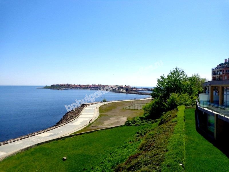 Двухкомнатная меблированная квартира на первой линии моря в городе Несебр