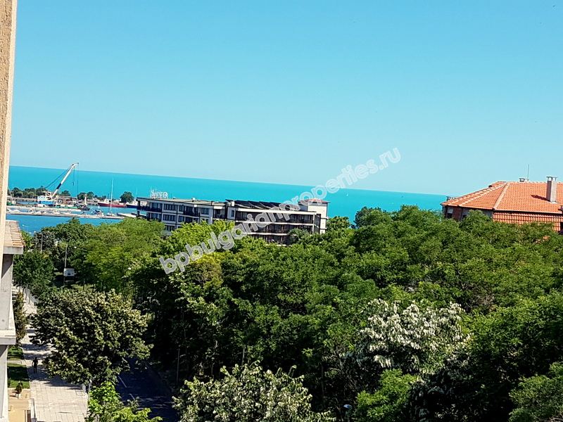 Двухкомнатная меблированная квартира на первой линии моря в городе Несебр