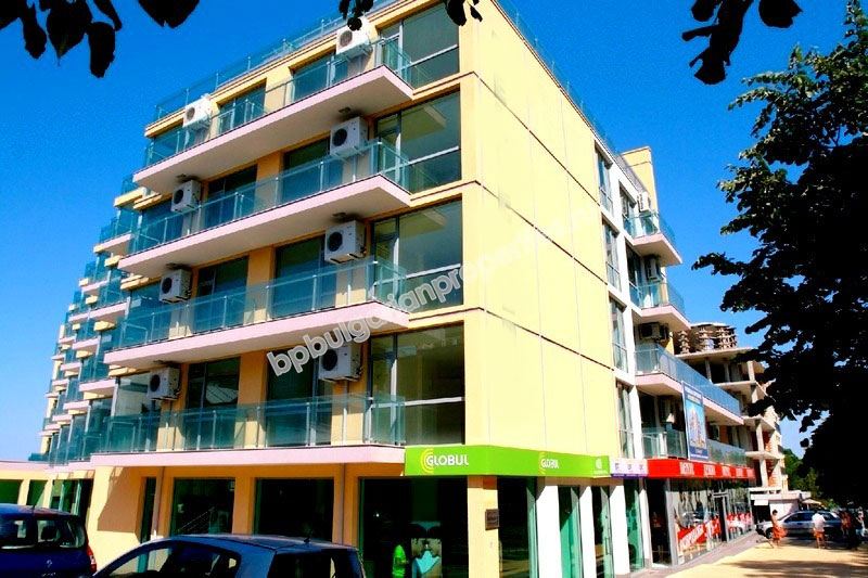 Двухкомнатная меблированная квартира на первой линии моря в городе Несебр