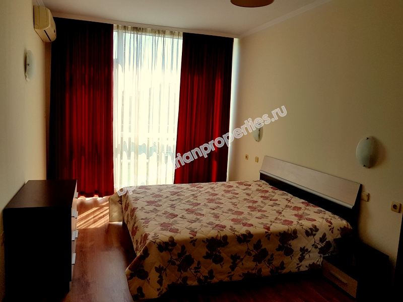 Двухкомнатная меблированная квартира на первой линии моря в городе Несебр