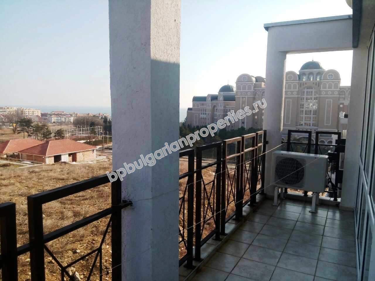 Меблированная двухкомнатная квартира с видом на море на продажу в курорте Солнечный Берег