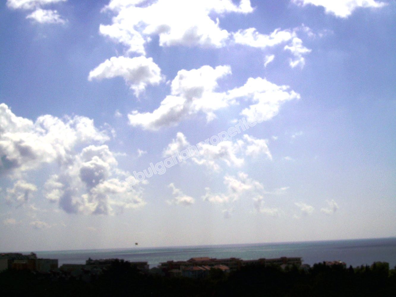 Меблированная двухкомнатная квартира с видом на море на продажу в курорте Солнечный Берег