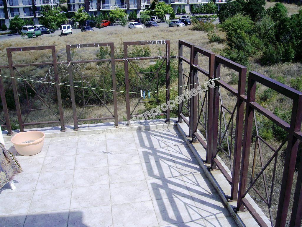 Меблированная двухкомнатная квартира с видом на море на продажу в курорте Солнечный Берег